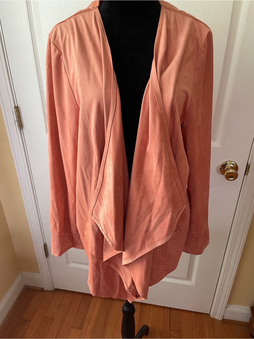 Chico’s Size 3 (XL / 16–18) Coral Faux Suede Draped Open Front Jacket 🧡